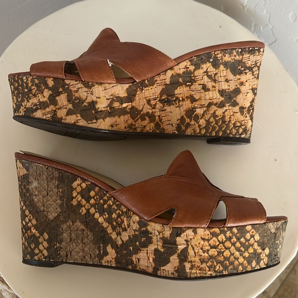 Nine West brown leather platform sandals- Sz 8M. - Picture 6 of 10